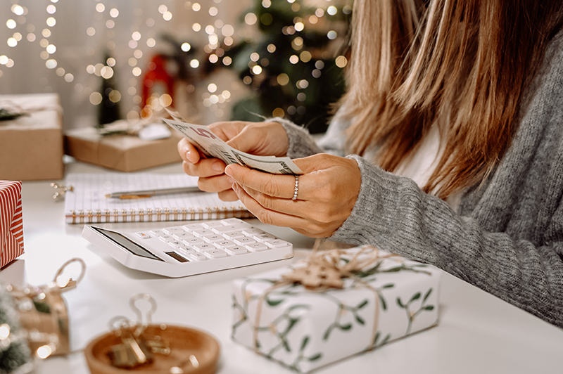 3 Tips for Sticking to Your Holiday Budget